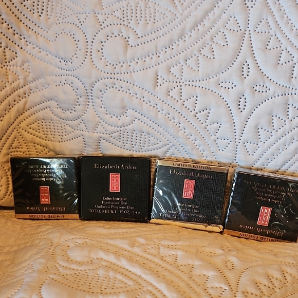 Elizabeth Arden Color Intrigue Eyeshadow Set Of 4 Full Size - Picture 1 of 6